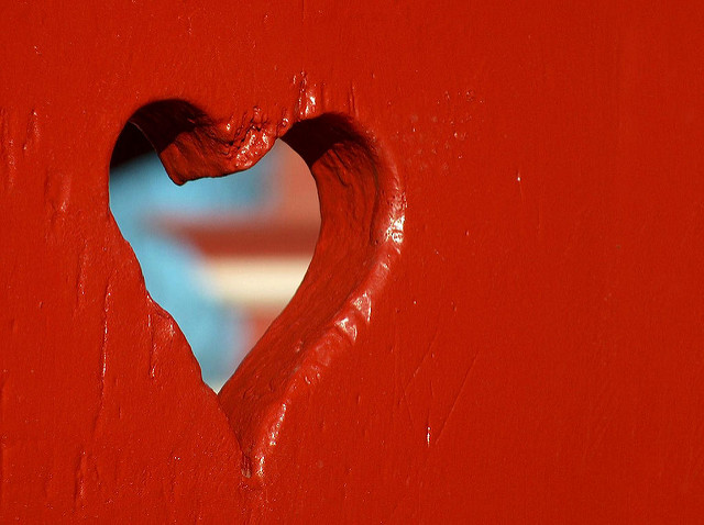 Love Hole, por Paolo Di Tomaso, CC BY-NC 2.0.