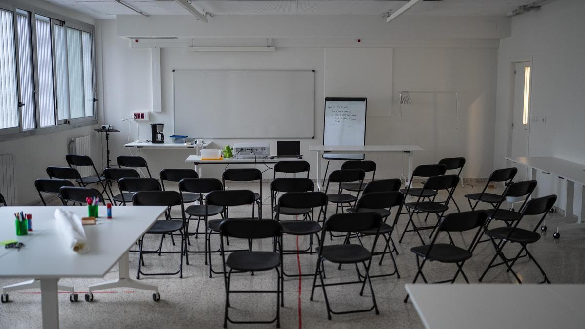 Aula vacía de un colegio de Barcelona.